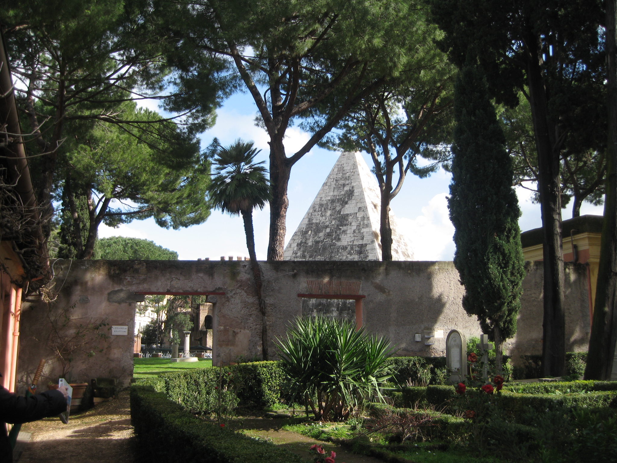 Pyramide des Caius Cestius